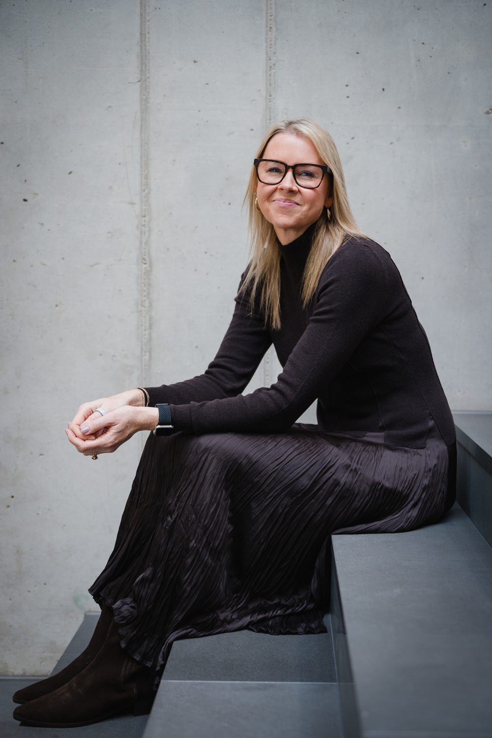 Steph Warnery seated against a concrete wall